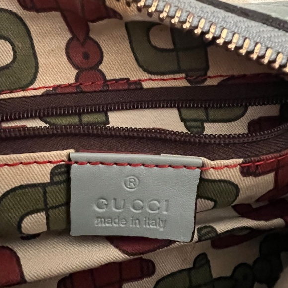 Gucci - authentic cosmetic pouch. Pairs beautifully with my Blue Coach handbag. - Picture 11 of 12